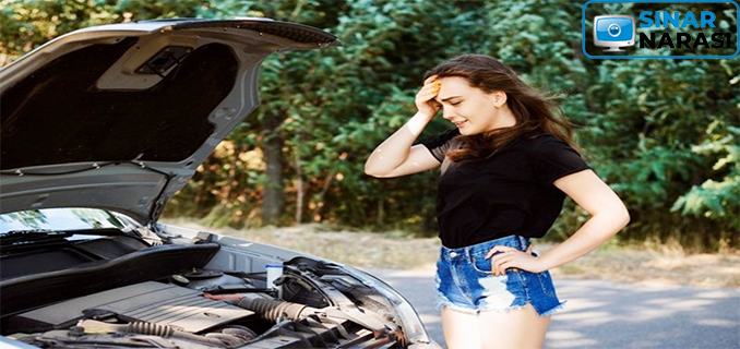 Tips Wanita Hadapi Mobil Mogok Saat Berada di Jalan Sepi