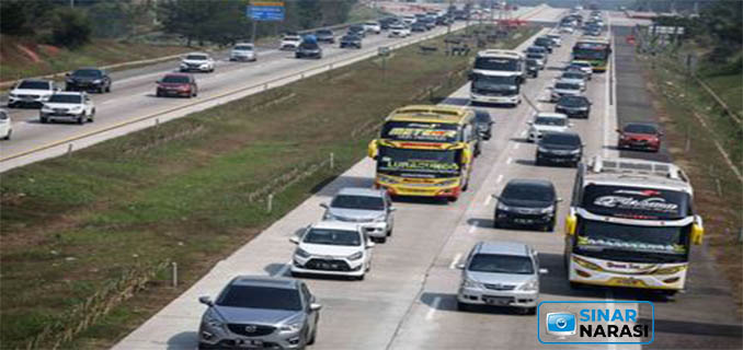 Tips Aman Berkendara dengan Truk di Tol Trans Jawa